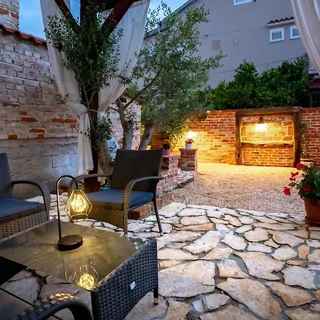 Grguric Apartment Palit