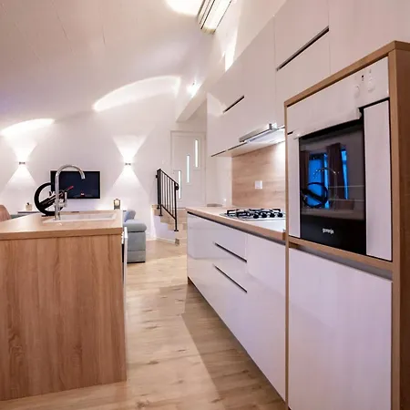 Apartament Christian *